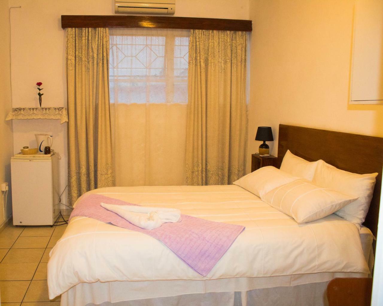 Yoieli Guest House Уиндхоек Екстериор снимка